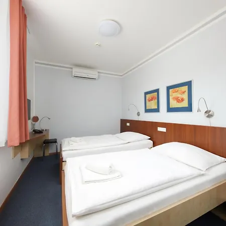 Hotel Nikolas 3*