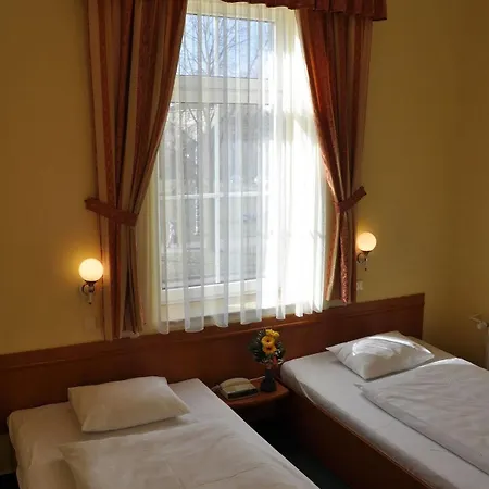 Hotel Nikolas 3*